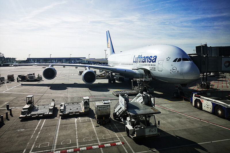 Trotz diverser Einlassungen von Lufthansa muss die Airline weiterhin Zubringerflüge für Condor-Fernstreckenflüge ermöglichen