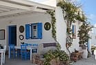 Faros ist ein kleines Restaurant im Süden der Insel mit hausgemachten, typischen Speisen aus Santorin. Viele Produkte kann man im angeschlossenen Laden kaufen