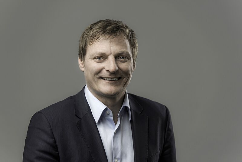 Peakwork-Vorstandsvorsitzender Ralf Usbeck freut sich über die höchsten Buchungen in der Firmengeschichte