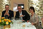 Im festlichen Ambiente des Gala-Abends: Andreas Quenstedt mit DTPS-Chef Michael Dohmen und Reisering-Vorstand Kerstin Nolte-Winkler vom Reisebüro Azur