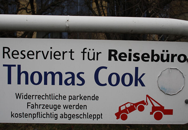 Reserviert für Reisebüros: Parkplatz an der Thomas-Cook-Zentrale in Oberursel