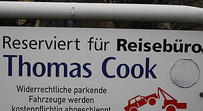 Reserviert für Reisebüros: Parkplatz an der Thomas-Cook-Zentrale in Oberursel