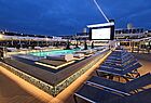 An Bord der Bellissima bieten sich jede Menge Erlebnis- und Freizeitmöglichkeiten. Neben einer Reihe von Pools gibt es etwa einen Outdoor-Wasserpark und die doppelstöckige Indoor-Promenade mit Bars, Geschäften und Restaurants.
