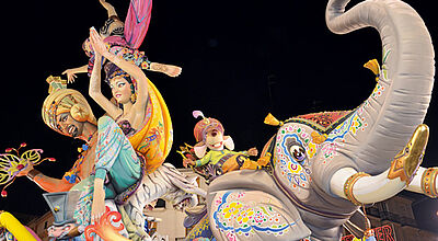 Diese Falla erinnert an einen Bollywood-Film. Diese Falla erinnert an einen Bollywood-Film.