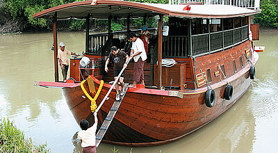 Ein Teakholz-Boot mit Charme: die Thanatharee