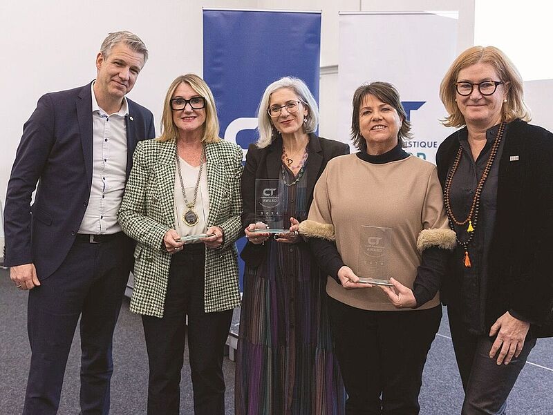 Preisverleihung auf der CMT. Von links: Guido von Vacano (Messe Stuttgart); Hanna Kleber (Corps Touristique), Antonella Rossi (Italien), Nuria Martí (Pirineu Emoció, Katalonien), Montserrat Sierra (Katalonien). Foto: Landesmesse Stuttgart