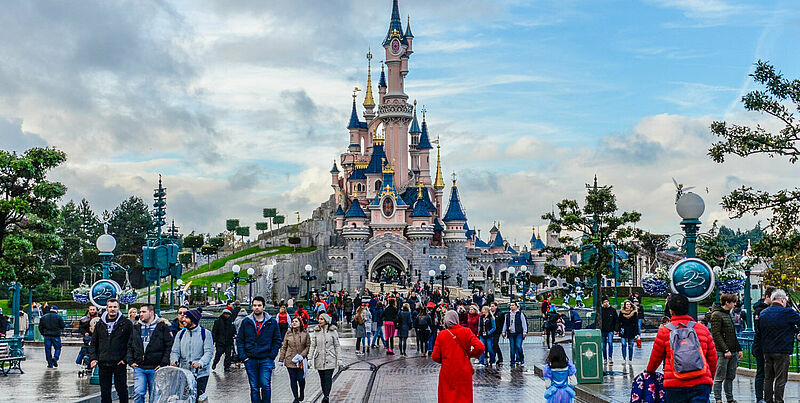 Alles Wissenswerte zur Buchung von Reisen ins Disneyland Paris erhalten Reiseverkäufer in den Counter-Infos