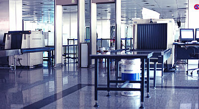 Die Sicherheitskontrollen sind heute an vielen Flughäfen unbesetzt. Foto: Media Production/istock