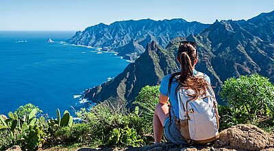 Pause mit Meerblick: Teneriffa hat für Wanderer jedes Alters viel zu bieten