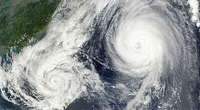 Über dem Atlantik brauen sich momentan zwei Wirbelstürme zusammen (Symbolbild)