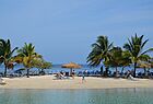 Zum Holiday Inn Beach Resort in Montego Bay gehört eine kleine Sandbank