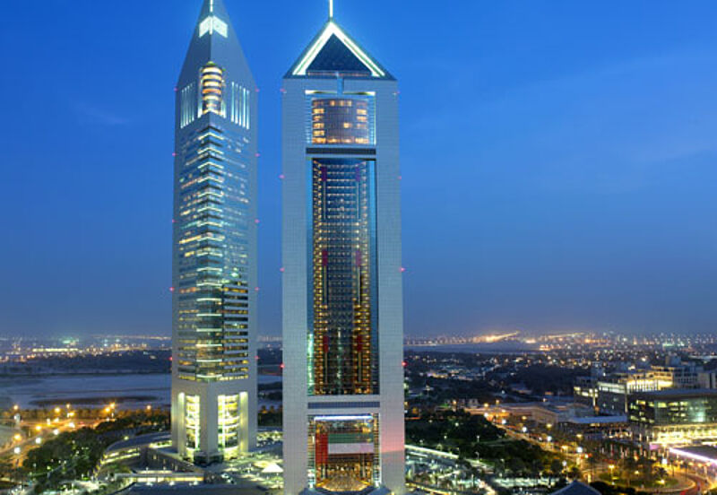 Mit dem Emirates Tower - hier im Bild - und dem Burj Al Arab prägt Jumeirah schon jetzt die Skyline von Dubai Mit dem Emirates Tower - hier im Bild - und dem Burj Al Arab prägt Jumeirah schon jetzt die Skyline von Dubai
