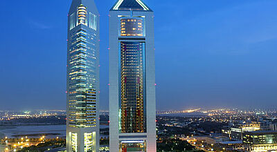Mit dem Emirates Tower - hier im Bild - und dem Burj Al Arab prägt Jumeirah schon jetzt die Skyline von Dubai Mit dem Emirates Tower - hier im Bild - und dem Burj Al Arab prägt Jumeirah schon jetzt die Skyline von Dubai
