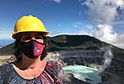 Nachtour: Michaela Schiffer von Vivamundo Reisen am Krater des Vulkans Poas