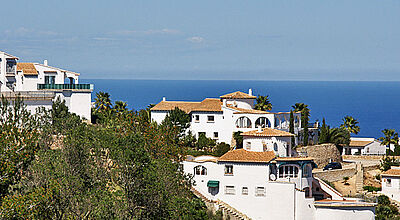 An der Costa Blanca, hier Monte Pego, bestimmen Ferienhäuser statt große Hotelanlagen das Bild.