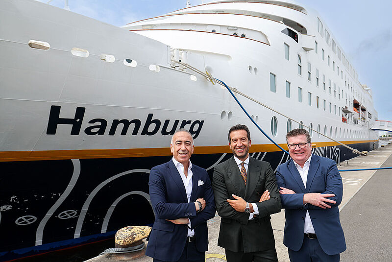 Plantours-Geschäftsführer Oliver Steuber (rechts) mit den Managern des Mutterunternehmens Ligabue Group, Silvio Ciprietti (links) und Inti Ligabue (Mitte)