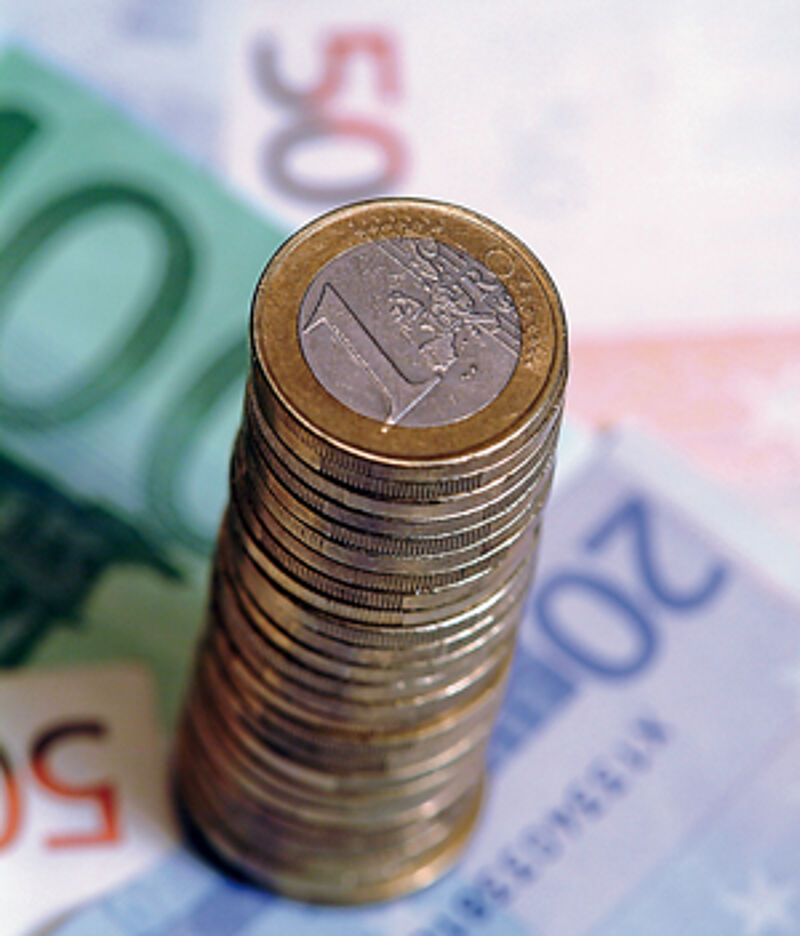 Jeder Euro zählt: Mit neuen Produkten wollen die Versicherer helfen, den Buchungsstau aufzulösen.