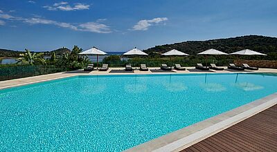 Einer der Pools im Conrad Chia Laguna Sardinia. Foto: Hilton