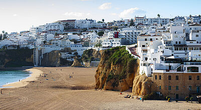 300 Reiseverkäufer werden im November während der Campus Academy den Algarve-Ort Albufeira kennenlernen. Foto: alanphillips/istock