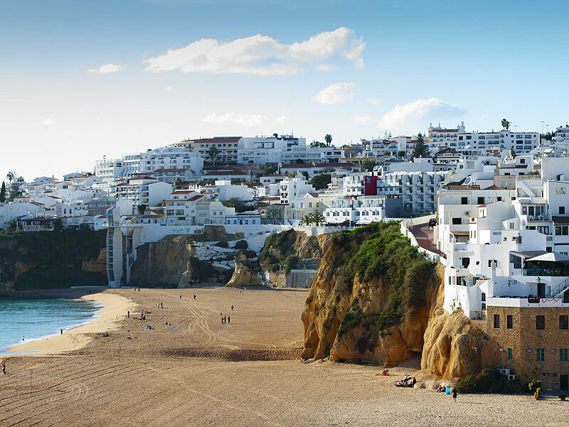 300 Reiseverkäufer werden im November während der Campus Academy den Algarve-Ort Albufeira kennenlernen. Foto: alanphillips/istock