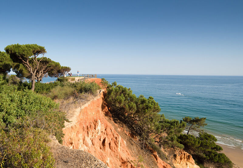 Das Pine Cliffs Hotel mit dem Devils Parlour Golf Course an der portugiesischen Algarve ist nach der Renovierung wieder bei Olimar im Programm