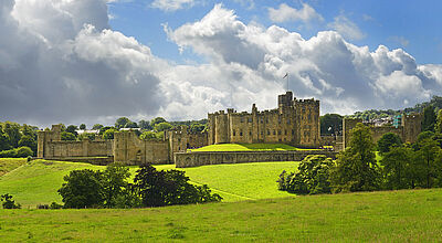 Alnwick Castle in Northumberland ist Drehort für die Verfilmungen der Harry-Potter-Romane. Foto: Lumir Pecold/istockphoto