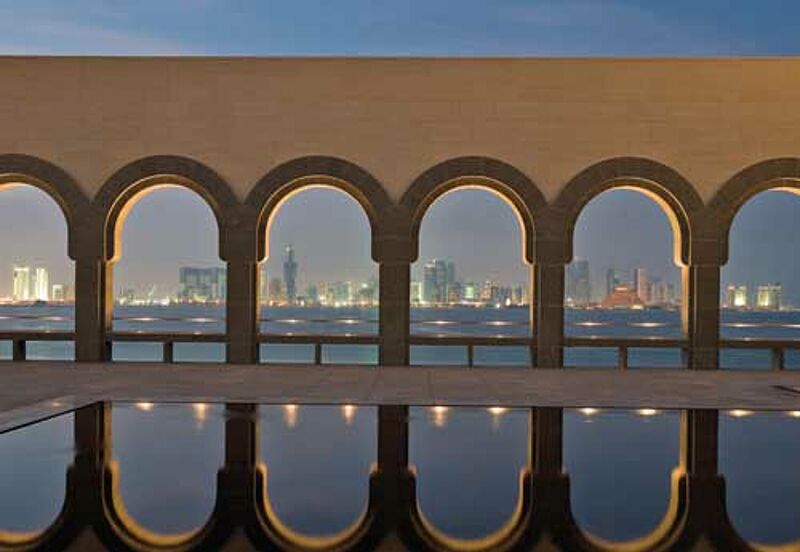 Das Emirat Katar - hier der Blick vom Museum für Islamische Kunst auf die Skyline von Doha - möchte als Urlaubsdestination in Deutschland bekannter werden