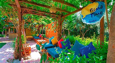 Hangout-Bereich im neugestalteten Primasol Telatiye Resort in Alanya. Foto: DER Touristik Hotels & Resorts