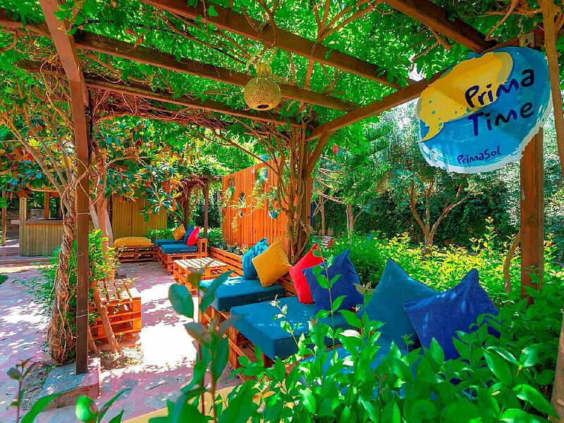 Hangout-Bereich im neugestalteten Primasol Telatiye Resort in Alanya. Foto: DER Touristik Hotels & Resorts