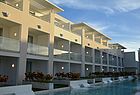 Neu ist das Fünf-Sterne-Resort Melia Peninsula Trinidad, mit Swim-up-Suiten, vielen Pools und toll dekorierten Restaurants