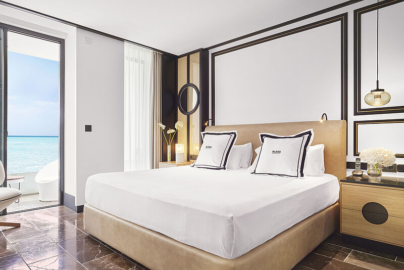 Die Zimmer im Bless Ibiza sind vom Coco-Chanel-Stil inspiriert