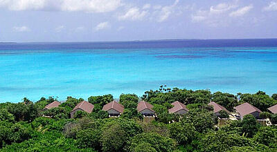 Hondaafushi Island Resort: Die Bungalows der ersten Bauphase liegen alle in der ersten Strandreihe. Später sollen auch Overwater-Bungalows folgen