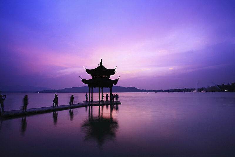Auch touristisch ist die Provinz Zhejiang einen Besuch wert – im Bild der berühmte Westsee in Hangzhou