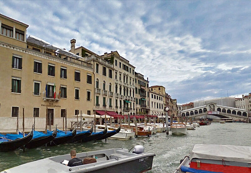 Das H10 Palazzo Canova liegt direkt am Canal Grande in Venedig Das H10 Palazzo Canova liegt direkt am Canal Grande in Venedig