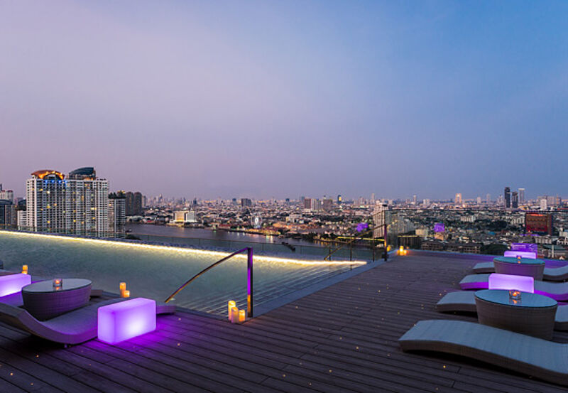 Aussicht für Schwindelfreie: Pool im neuen Avani Riverside Bangkok Hotel