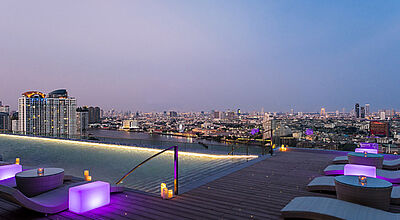 Aussicht für Schwindelfreie: Pool im neuen Avani Riverside Bangkok Hotel
