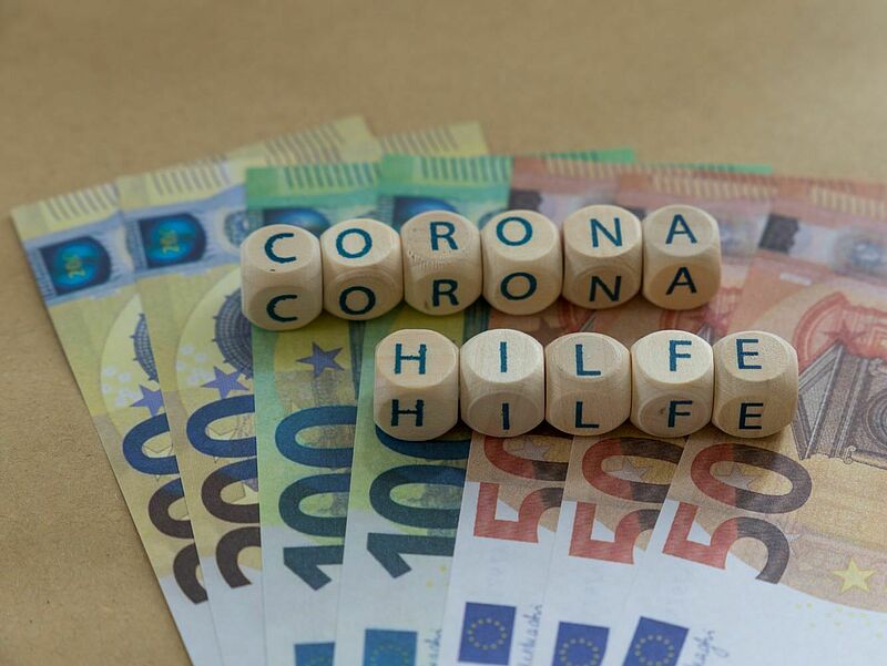 Wie geht es den Unternehmen im Hinblick auf die auslaufenden Corona-Hilfen? Dazu nehmen Touristikexperten im Tourismus-Ausschuss Stellung. Foto: Corinna71/iStockphoto