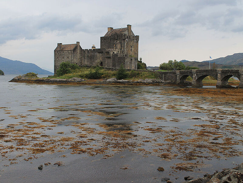 Eilean Donan Castle hat schon viele Geschichtenerzähler inspiriert – so diente die Burg etwa als Filmkulisse für Highlander und James Bond. Foto: jt