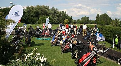 Rund 70 Teilnehmer gingen zum Auftakt des Deutschen Touristiker Golfcups in Wiesbaden an den Start. Foto: mg