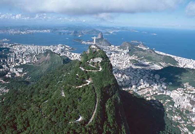 Zur Fußball-WM im Sommer 2014 rechnet Brasilien - hier Rio de Janeiro - mit vielen zusätzlichen Besuchern aus Deutschland