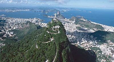 Zur Fußball-WM im Sommer 2014 rechnet Brasilien - hier Rio de Janeiro - mit vielen zusätzlichen Besuchern aus Deutschland