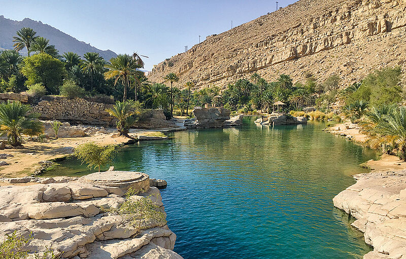 Glasklares Wasser erwartet die Besucher des Wadi Bani Khalid. Baden ist erlaubt – und ist ein wunderbares Erlebnis