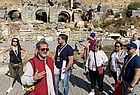 Reiseleiter Volkan führte eine der Gruppen durch das antike Ephesus