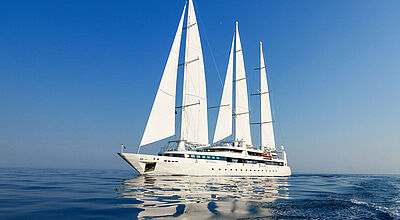 Ein Unikum in der 14 Schiffe umfassenden Flotte: die Segelyacht Le Ponant Segelyacht Le Ponant auf dem Meer