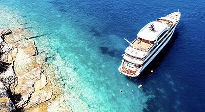 Mit der jungen Yacht Aurelia geht es für Expis ab/bis Split entlang der kroatischen Küste. Foto: Katarina Line