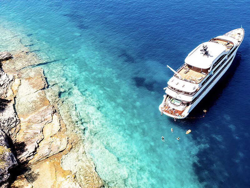 Mit der jungen Yacht Aurelia geht es für Expis ab/bis Split entlang der kroatischen Küste. Foto: Katarina Line