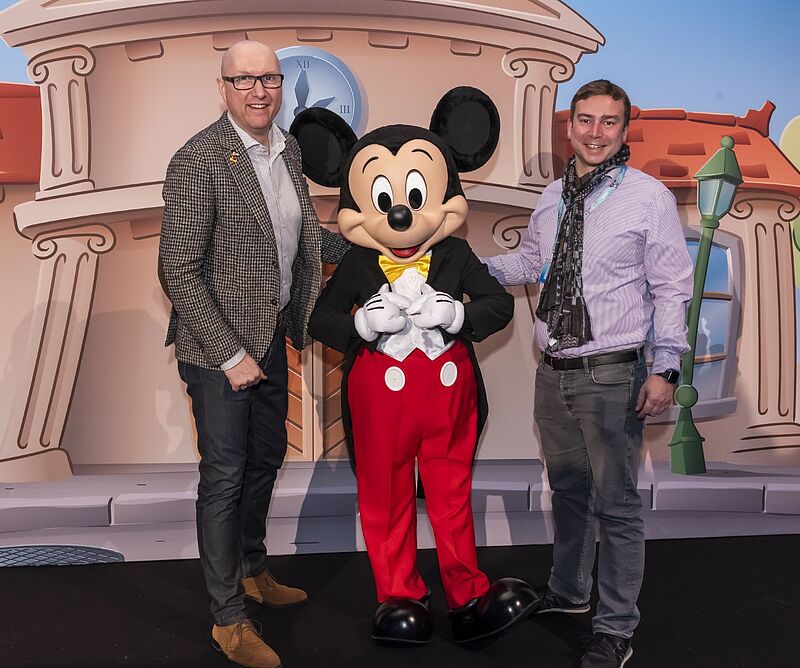 Hatten Spaß mit Mickey Mouse: Jarek Dzwonkowski (Disneyland) und Alexander Ebel (Meinpep)