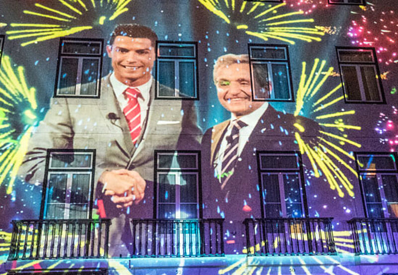 Projektion bei der Hoteleröffnung: Cristiano Ronaldo und Pestana-Geschäftsführer Dionisio Pestana