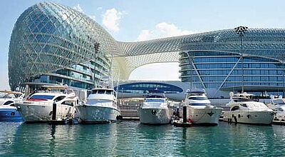 Auffälliges Design - wie hier beim Yas-Hotel in Abu Dhabi - zählt zu den Markenzeichen der Viceroy-Kette