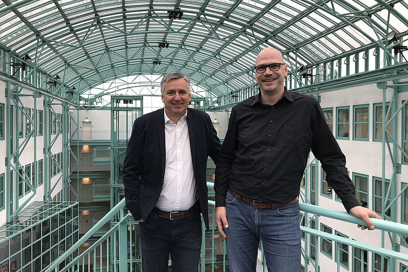 DTPS-Chef Michael Dohmen und IT-Bereichsleiter Christian Grieger in der DER-Touristik Zentrale in Frankfurt
